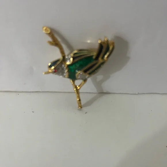 Stunning Vintage Gold Tone Bird Brooch with Red eye, emerald green & blue colors - Picture 5 of 5